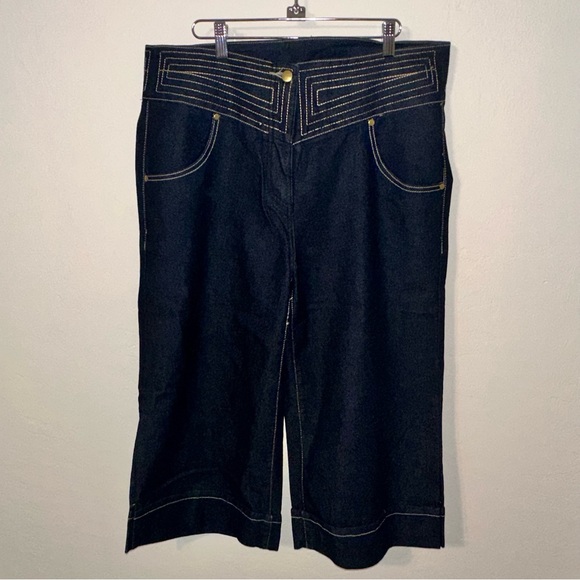 GOLD FLAVA JEANS. dark wash capris with wide leg. - Picture 1 of 6